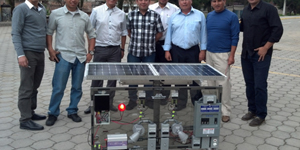 Instructors with the solar energy technology panel at Universidad Politecnica Salesiana